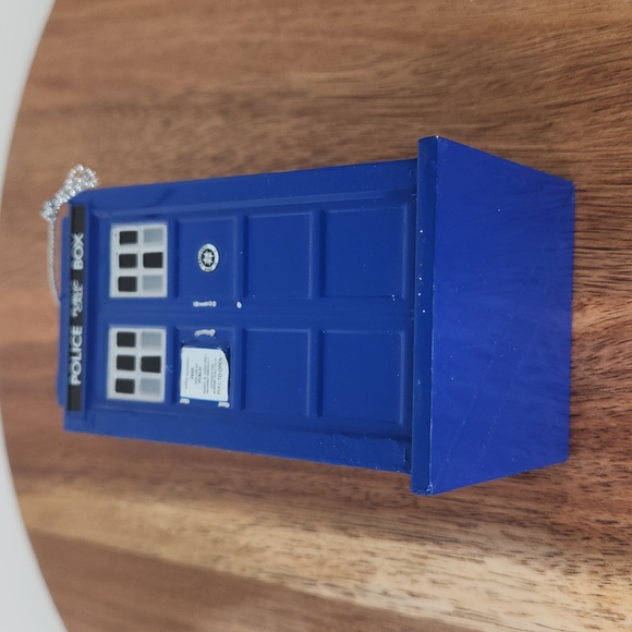 T.A.R.D.I.S. Ornament BBC 2009 Doctor Who Holiday Collectible - Picture 4 of 12